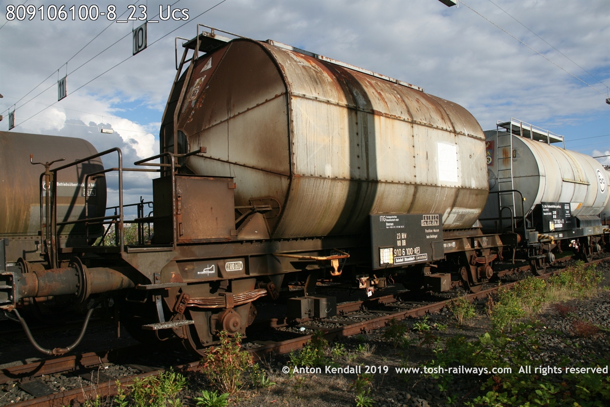 809106100-8_23_Ucs.jpg